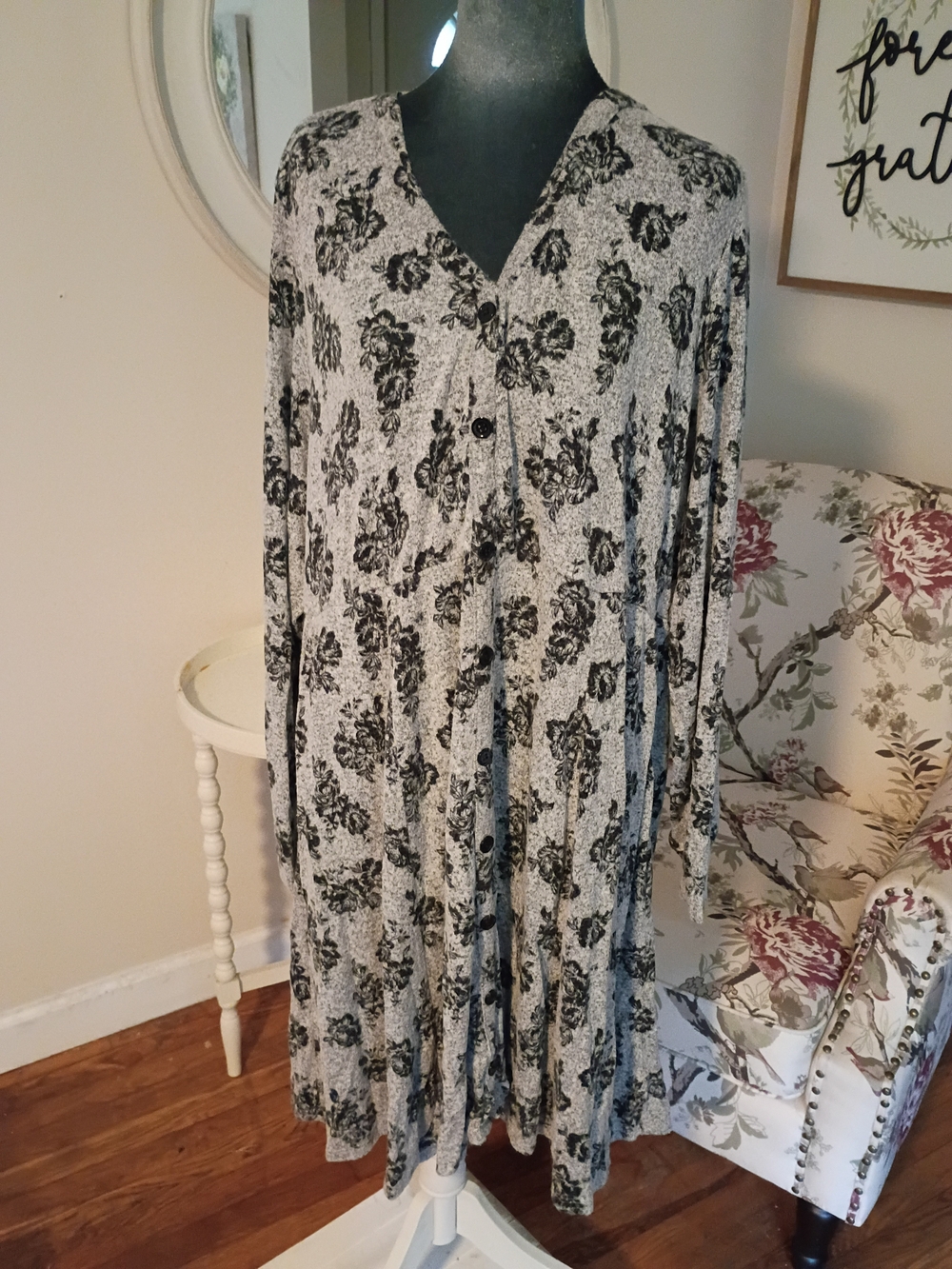 Torrid Women's Plus Gray Floral Dress Plush Super Soft Sz. 3 Size 3